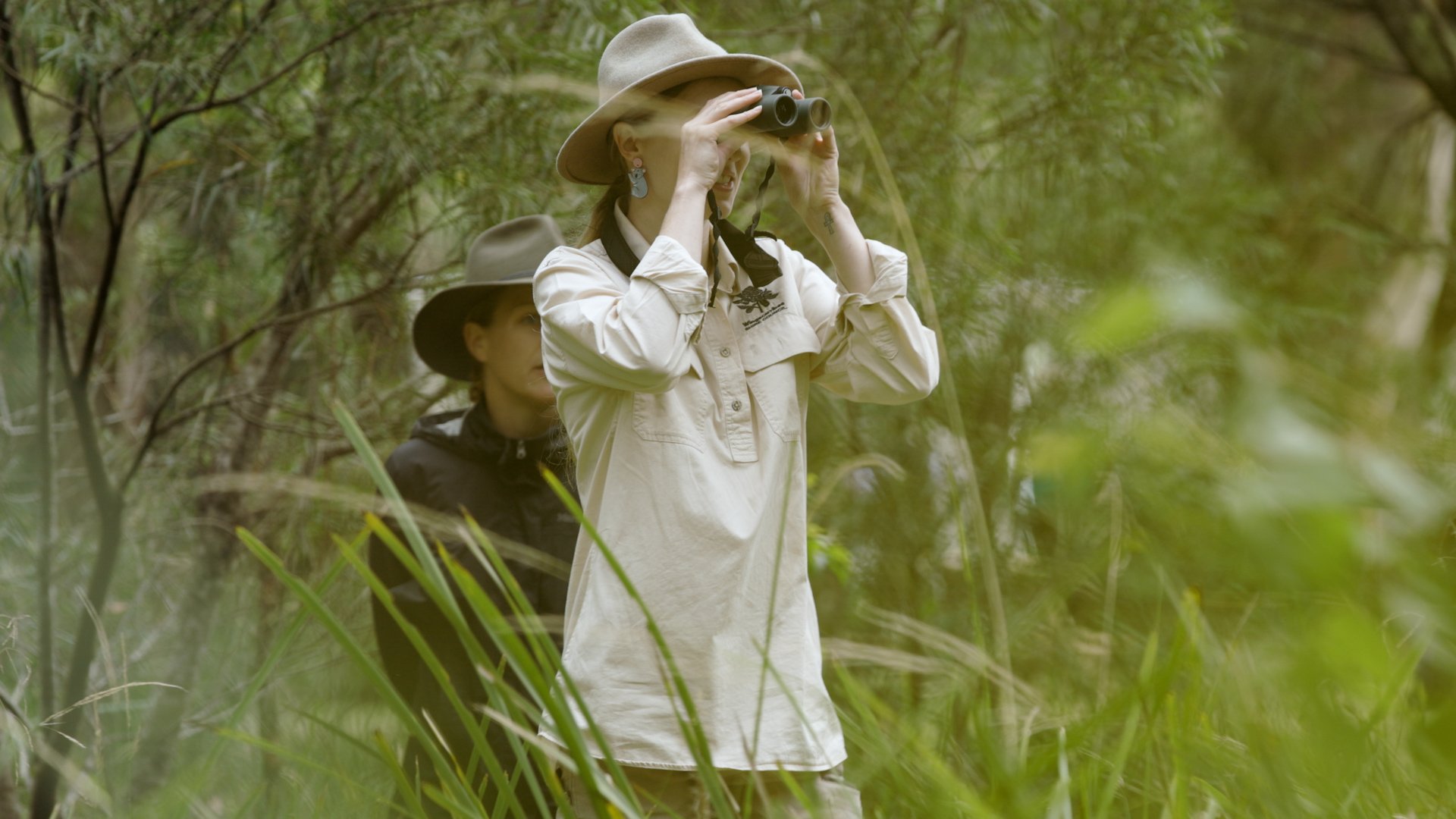Casey Taylor (WSC) and Jacqui Dunlop (DPE) spotting koalas